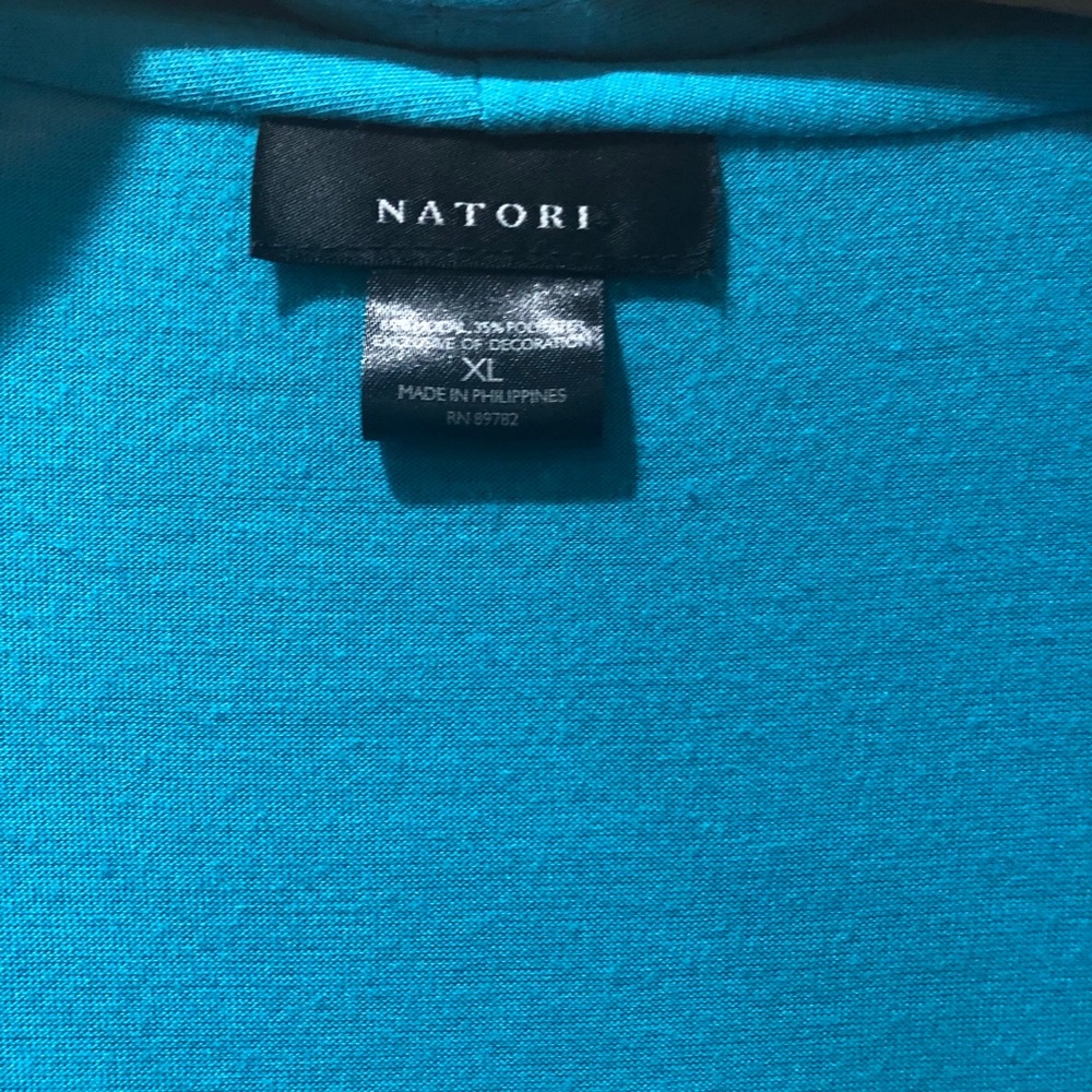 Robe - Picture 2 of 3